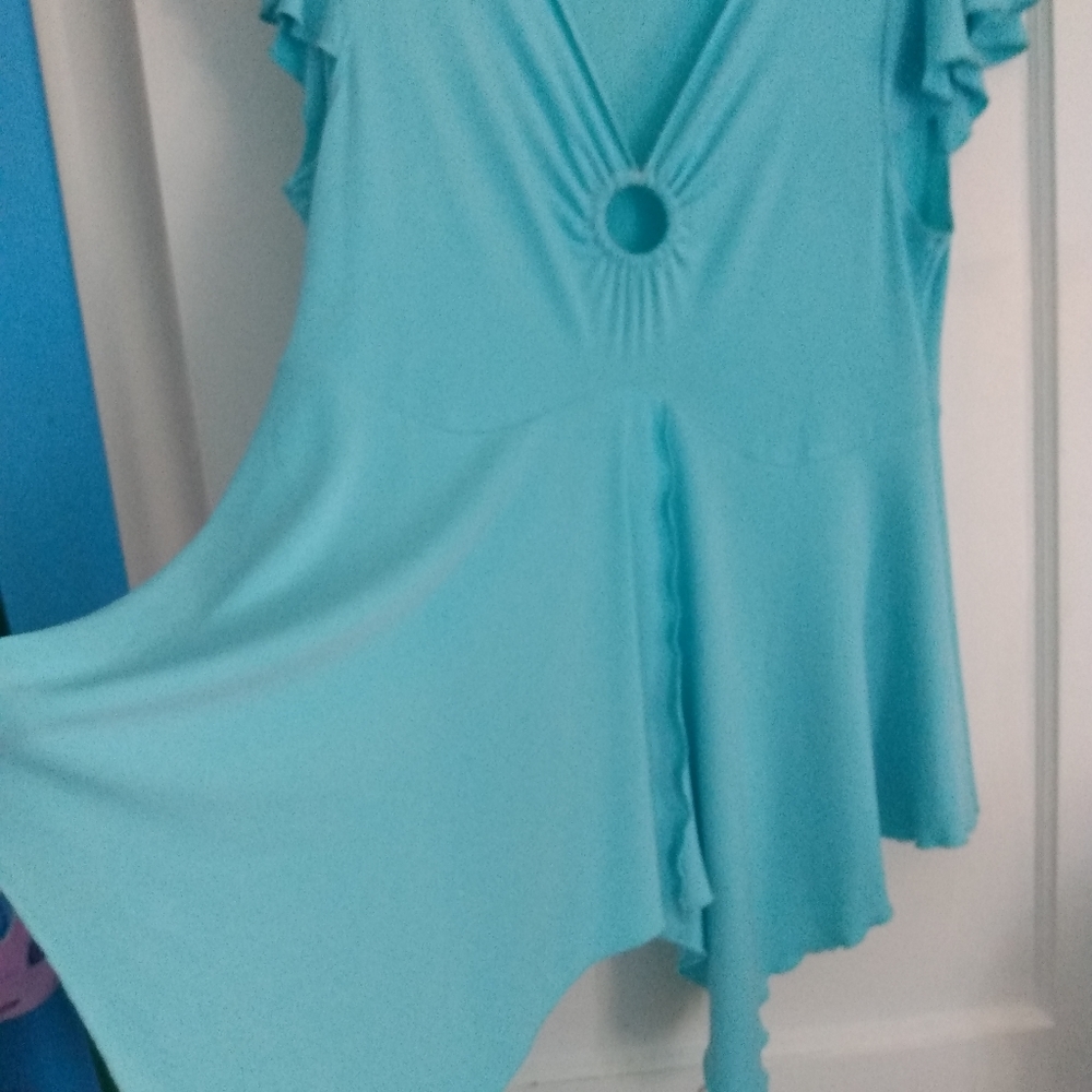 Hi-Lo Plus Top - Picture 3 of 4